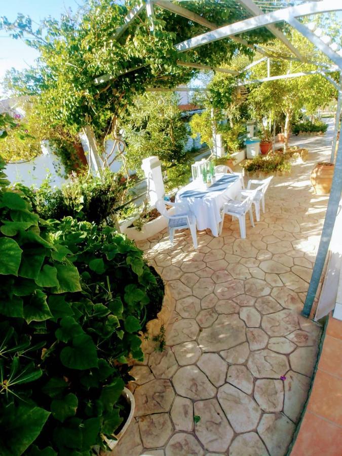 Villa Dream Garden Агиос-Георгиос Экстерьер фото